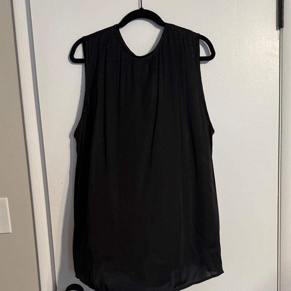Chic Black Sleeveless Blouse